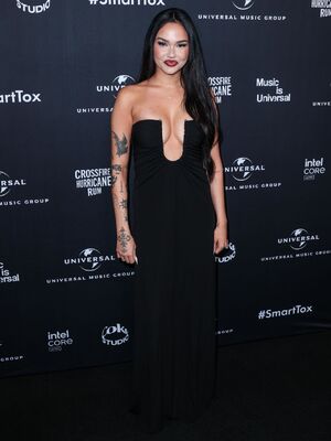 Maggie Lindemann cleavage at Universal Music Group’s GRAMMY After Party